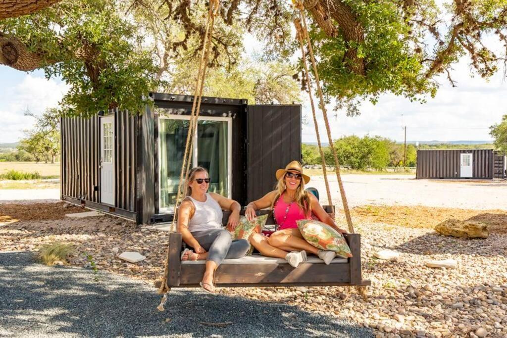 The Container Retreat @ 290 Wine Trail #7 Groups Welcome! Villa Hye Exterior foto